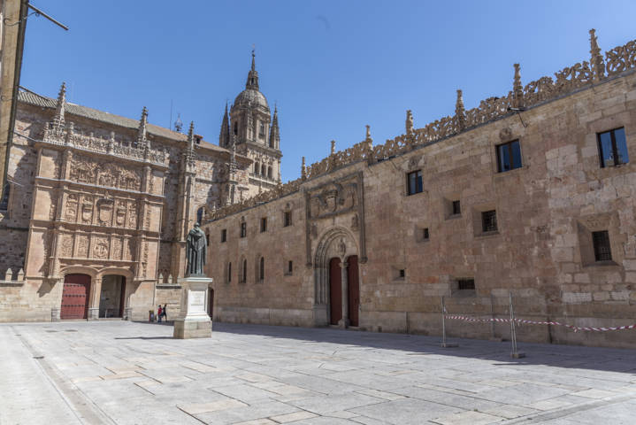 Salamanca 074 - plaza Fray Luis de Leon.jpg